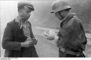 Bei Mailand, Soldat Zivilisten kontrollierend